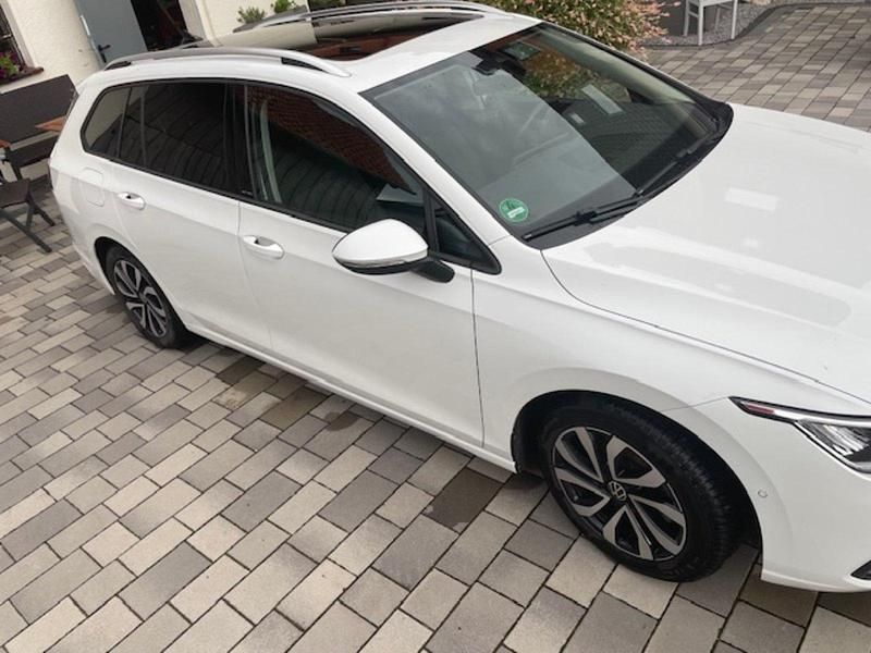 Gebraucht VW Golf VIII 150 PS (110 kW) 2022 Weiß Kombi