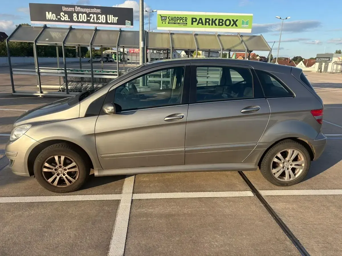Gebraucht Mercedes B150 80 PS (58 kW) 2007 Silber Van / Kleinbus