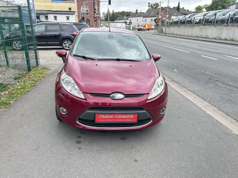 Rot Gebraucht 2009 Ford Fiesta Titanium Kleinwagen | 4.200 € (Fairer Preis) - Bild 1/4