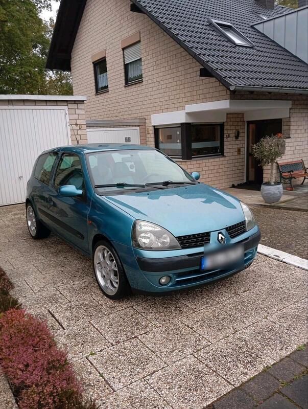 Grün Gebraucht 2002 Renault Clio II Kleinwagen | 999 € - Bild 1/4