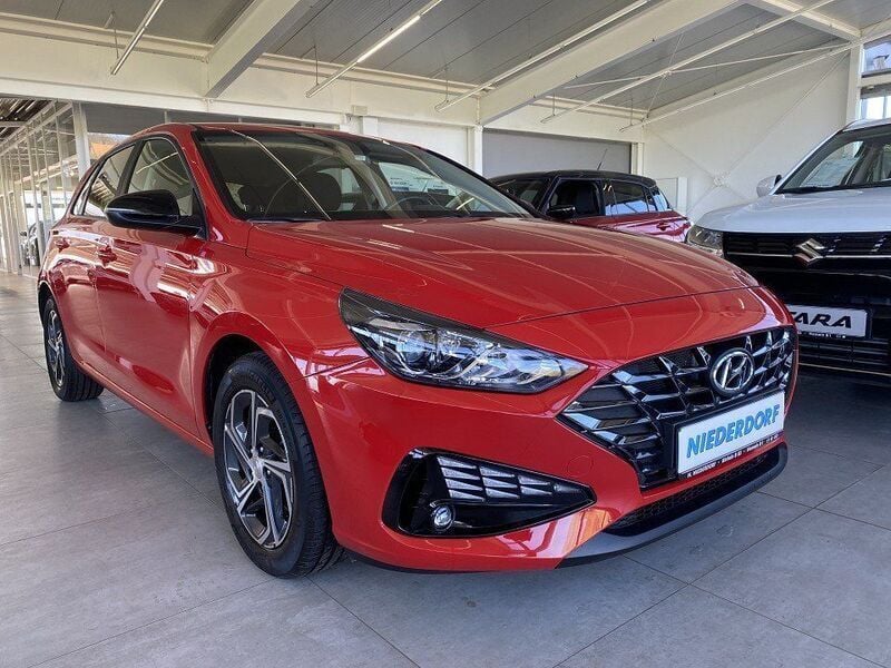 Engine red Gebraucht 2021 Hyundai i30 Edition 30 Limousine | 16.800 € (Fairer Preis) - Bild 1/4