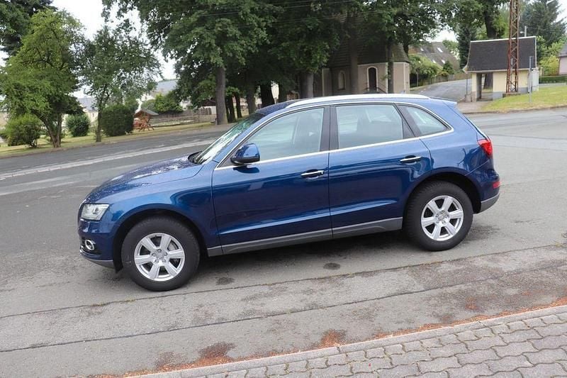 Blau Gebraucht 2015 Audi Q5 Comfort SUV | 15.695 € (Superpreis) - Bild 1/4