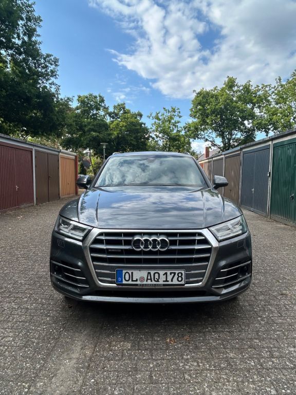 Grau Gebraucht 2019 Audi Q5 Sport SUV | 27.900 € (Teuer) - Bild 1/4