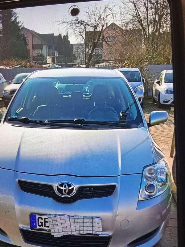 Gebraucht Toyota Auris Team 97 PS (71 kW) 2010 Kleinwagen