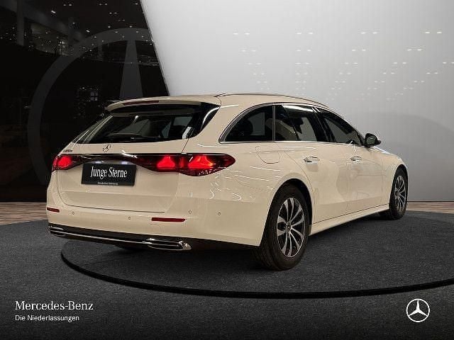 Gebraucht Mercedes E220 Avantgarde 197 PS (144 kW) 2025 Weiß Limousine