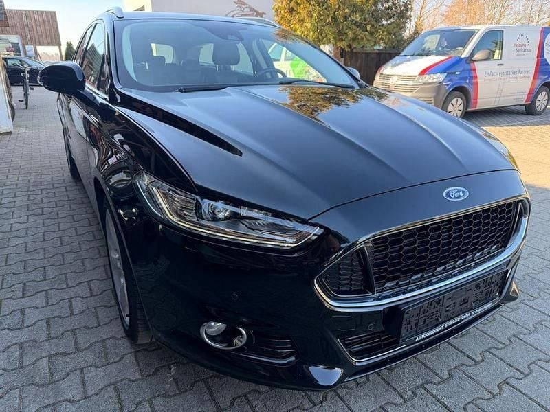 Gebraucht Ford Mondeo Titanium 203 PS (149 kW) 2015 Schwarz Limousine