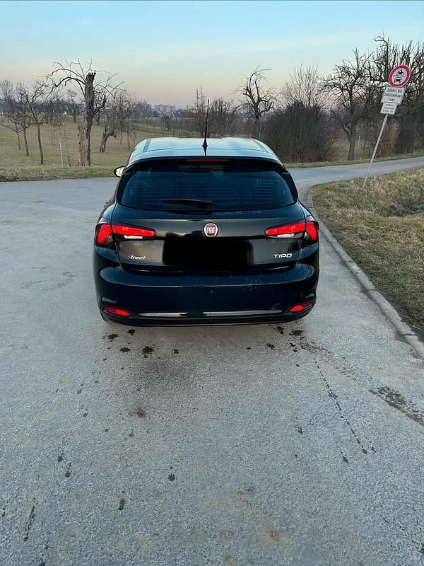 Gebraucht Fiat Tipo 95 PS (69 kW) 2019 Blau Kleinwagen