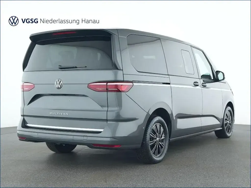 Usata VW Multivan Style 150 CV (110 kW) 2025 Grigio Monovolume
