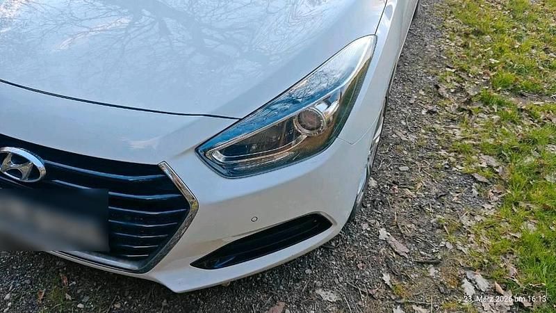 Gebraucht Hyundai i40 Style 141 PS (103 kW) 2015 Weiß Kombi