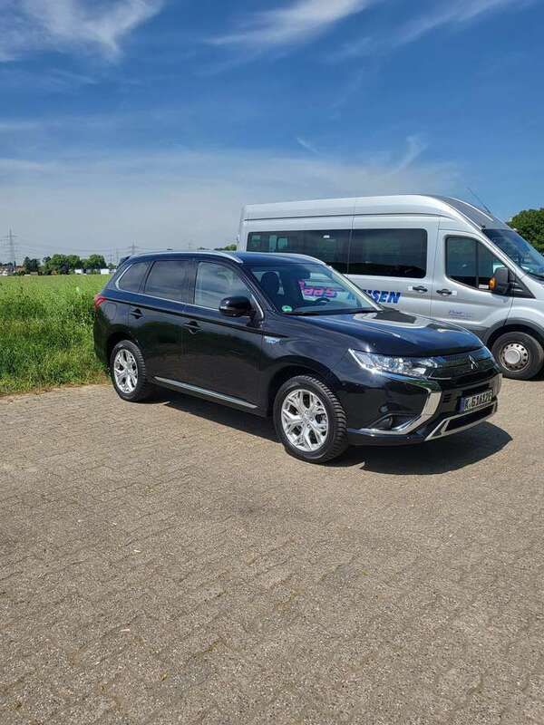 Schwarz Gebraucht 2019 Mitsubishi Outlander P-HEV Basis SUV | 17.000 € (Guter Preis) - Bild 1/4