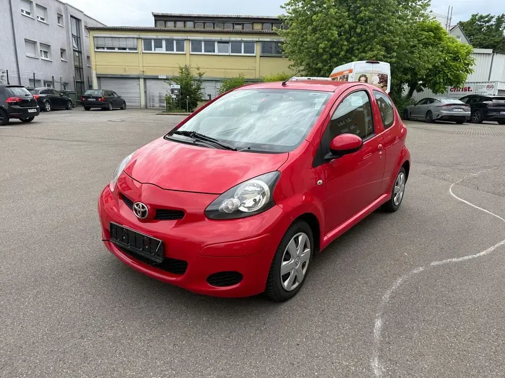 Gebraucht Toyota Aygo Cool 68 PS (50 kW) 2011 Rot Kleinwagen