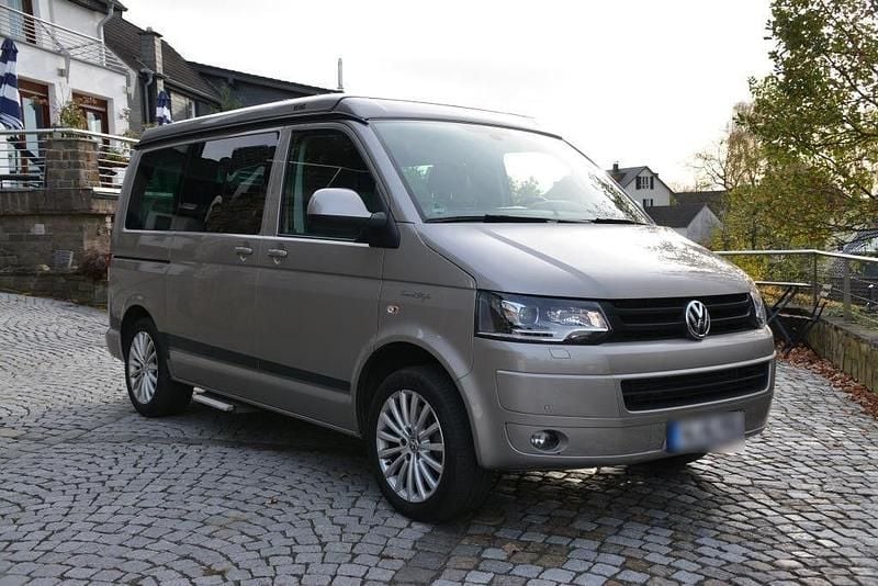 Usado VW Multivan Style 204 HP (150 kW) 2015 Bege Monovolume