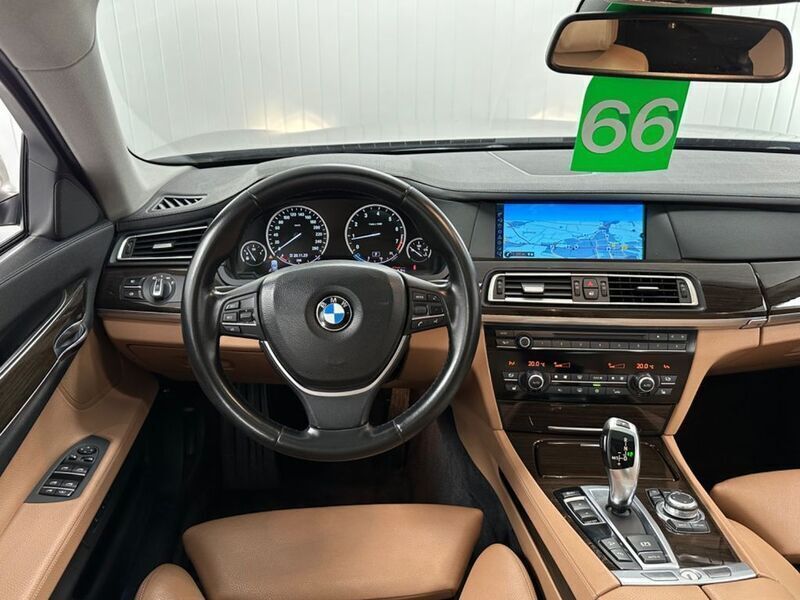 Gebraucht BMW 750 408 PS (300 kW) 2010 Beige Limousine