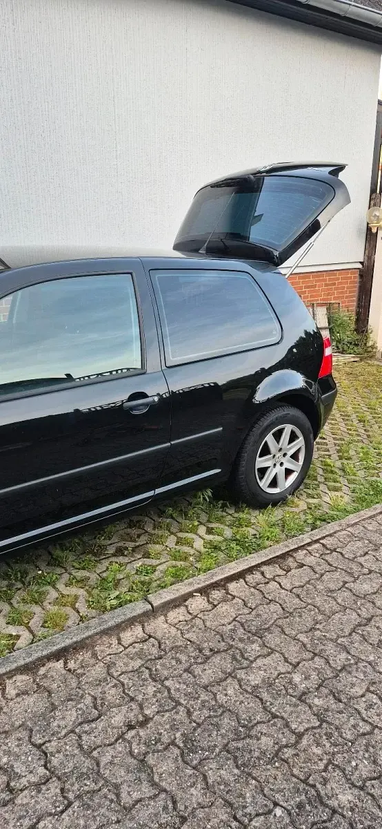 Gebraucht VW Golf 75 PS (55 kW) 2026 Schwarz Coupé
