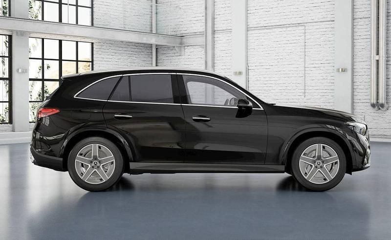 Gebraucht Mercedes GLC300 AMG line 269 PS (197 kW) 2024 Unilack schwarz uni SUV