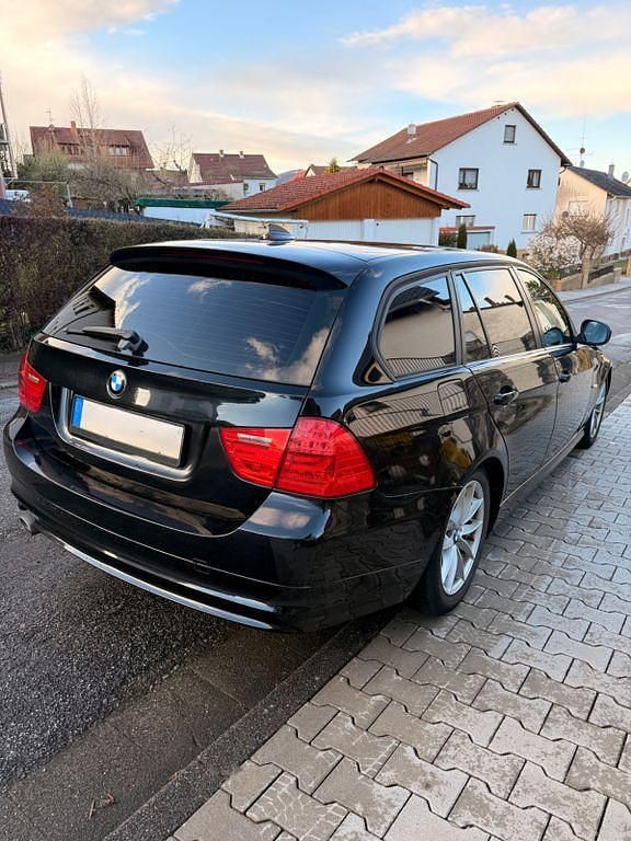 Gebraucht BMW 320 Performance 184 PS (135 kW) 2011 Schwarz Kombi