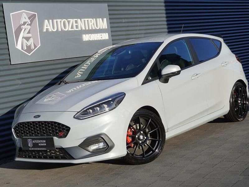 Silber (silver fox) Gebraucht 2020 Ford Fiesta Performance Edition Kleinwagen | 19.990 € (Fairer Preis) - Bild 1/4