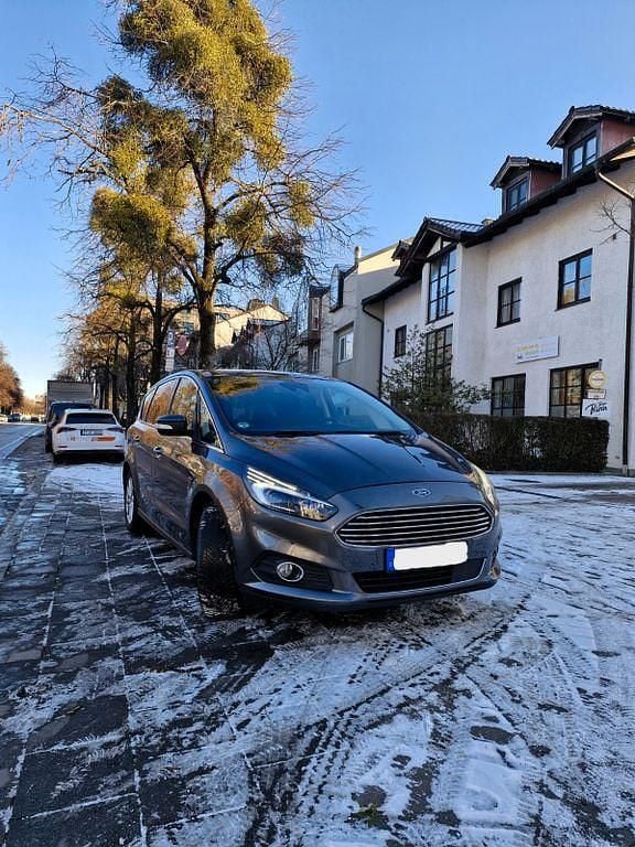 Grau Gebraucht 2015 Ford S-MAX S Van / Kleinbus | 12.900 € (Guter Preis) - Bild 1/4