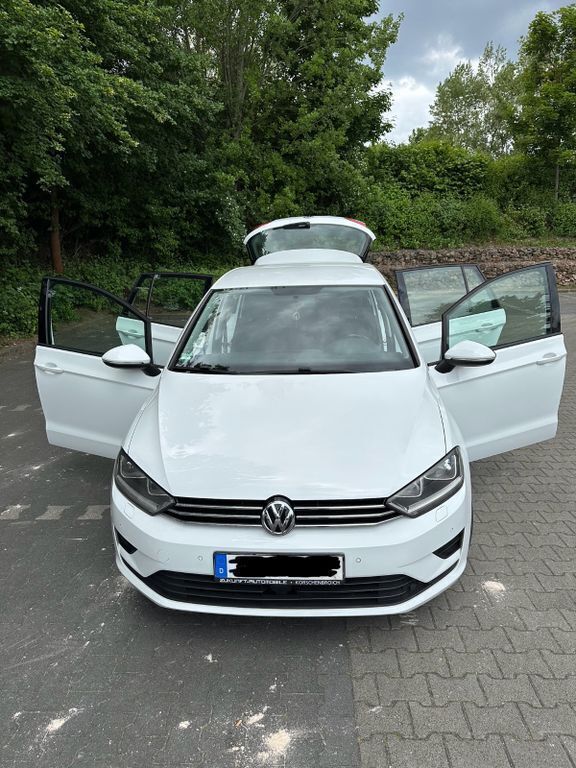 Weiß Gebraucht 2015 VW Golf Sportsvan Comfortline Van / Kleinbus | 8.700 € (Fairer Preis) - Bild 1/4