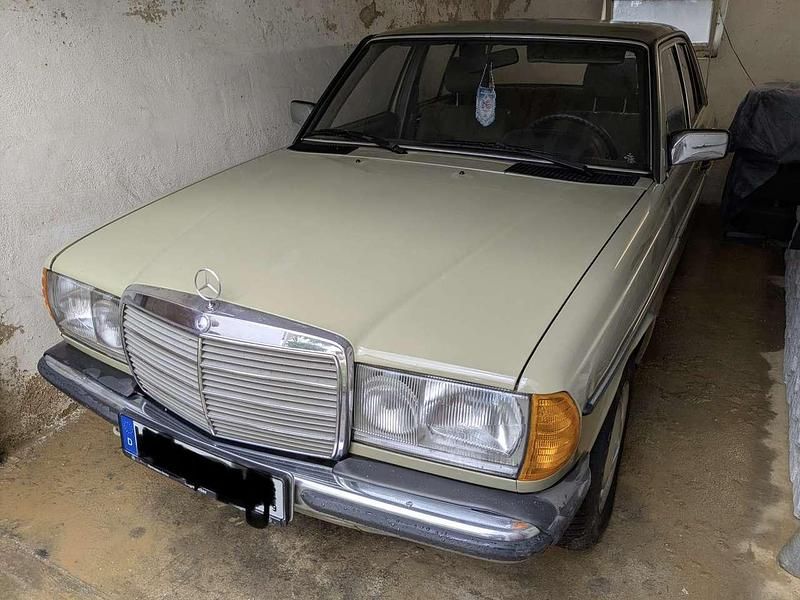 Gebraucht Mercedes 200 109 PS (80 kW) 1982 Limousine