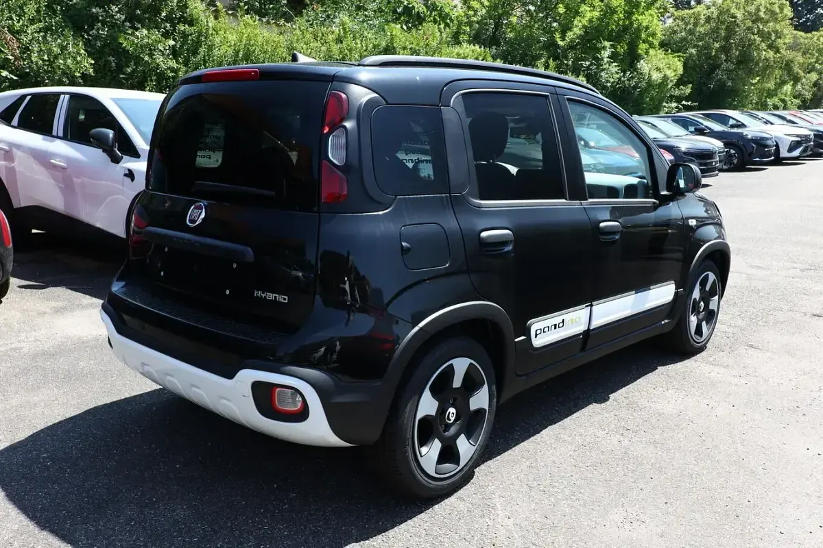 Neu Fiat Panda Cross Cross 65 PS (47 kW) 2026 Cinema schwarz Kleinwagen