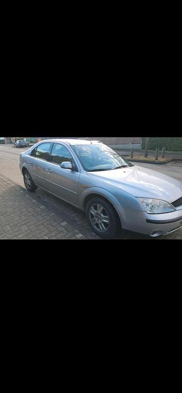 Gebraucht Ford Mondeo 125 PS (91 kW) 2003 Limousine