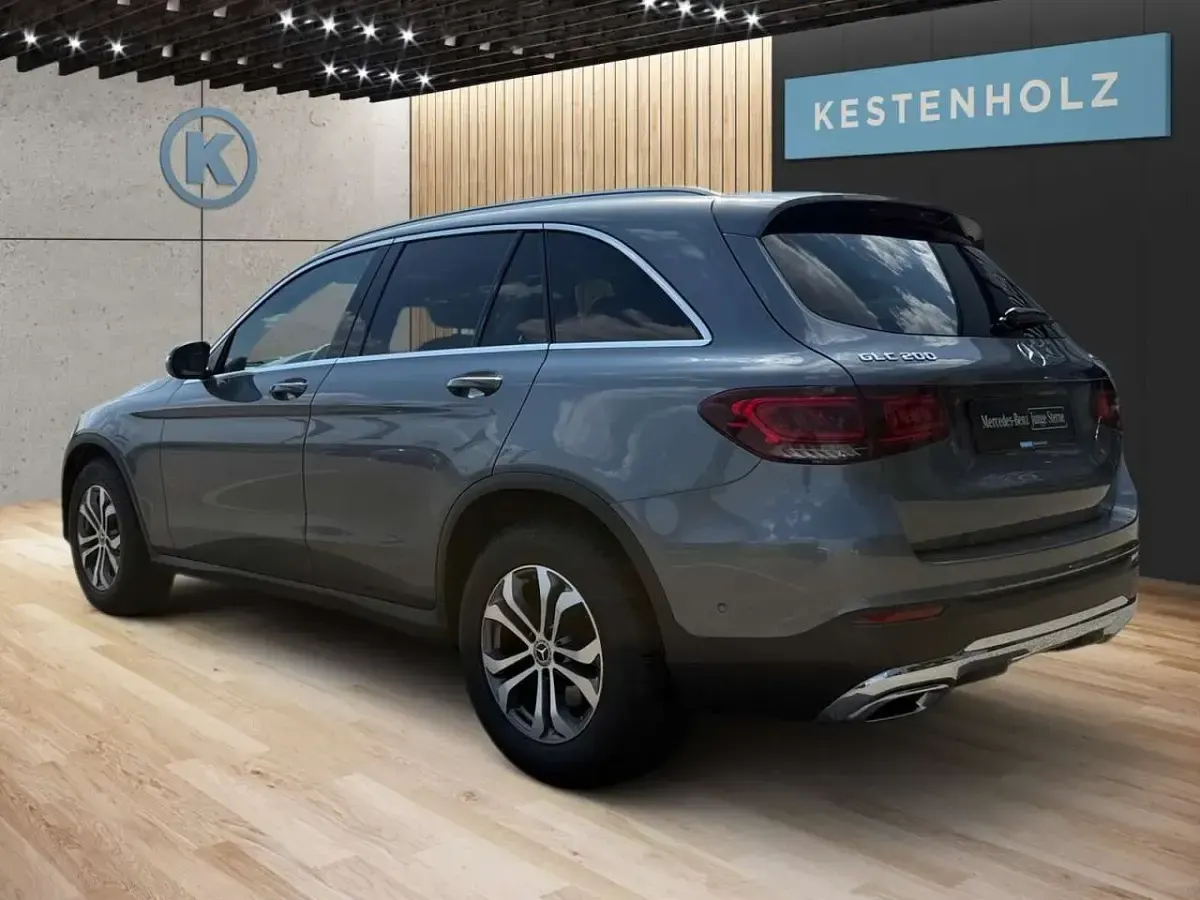 Gebraucht Mercedes GLC200 Exclusive 197 PS (144 kW) 2022 Lack selenitgrau SUV