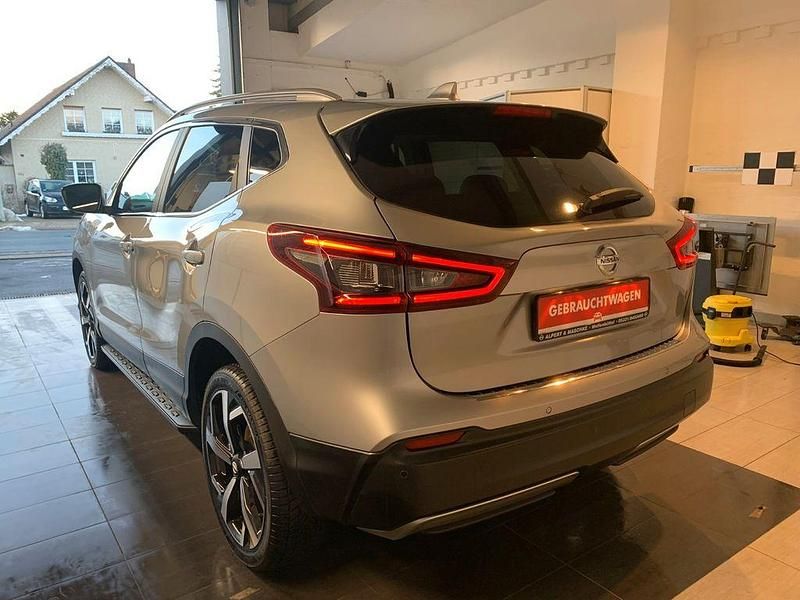 Gebraucht Nissan Qashqai Akari 140 PS (102 kW) 2021 Silver (m) SUV