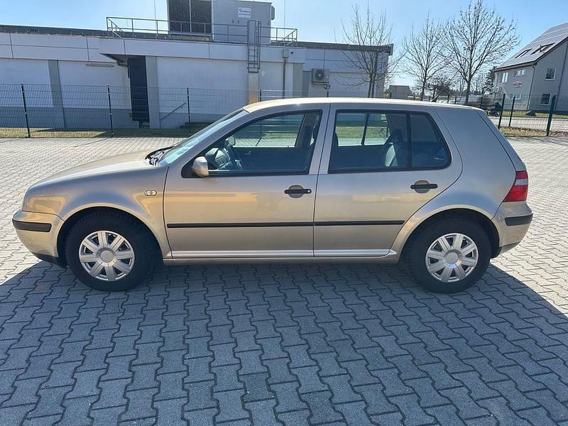 Gebraucht VW Golf IV Basis 75 PS (55 kW) 2003 Gold Limousine