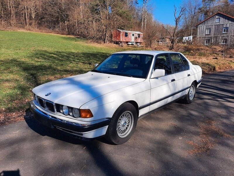 Weiß Gebraucht 1988 BMW 750 Limousine | 22.222 € - Bild 1/4