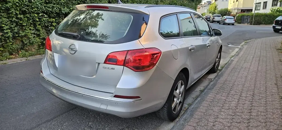 Gebraucht Opel Astra 102 PS (75 kW) 2014 Silber Kombi