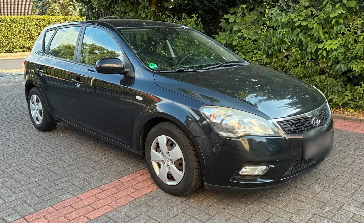 Gebraucht Kia Ceed 90 PS (66 kW) 2010 Schwarz Kleinwagen