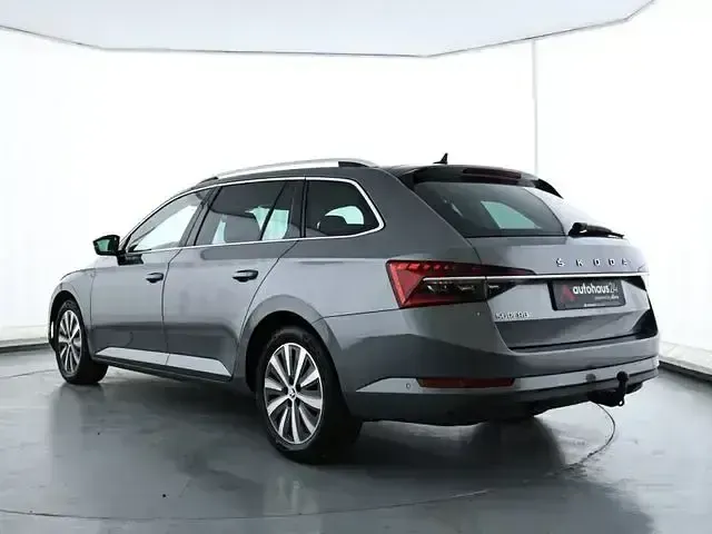 Gebraucht Skoda Superb Style 150 PS (110 kW) 2023 Grau Kombi