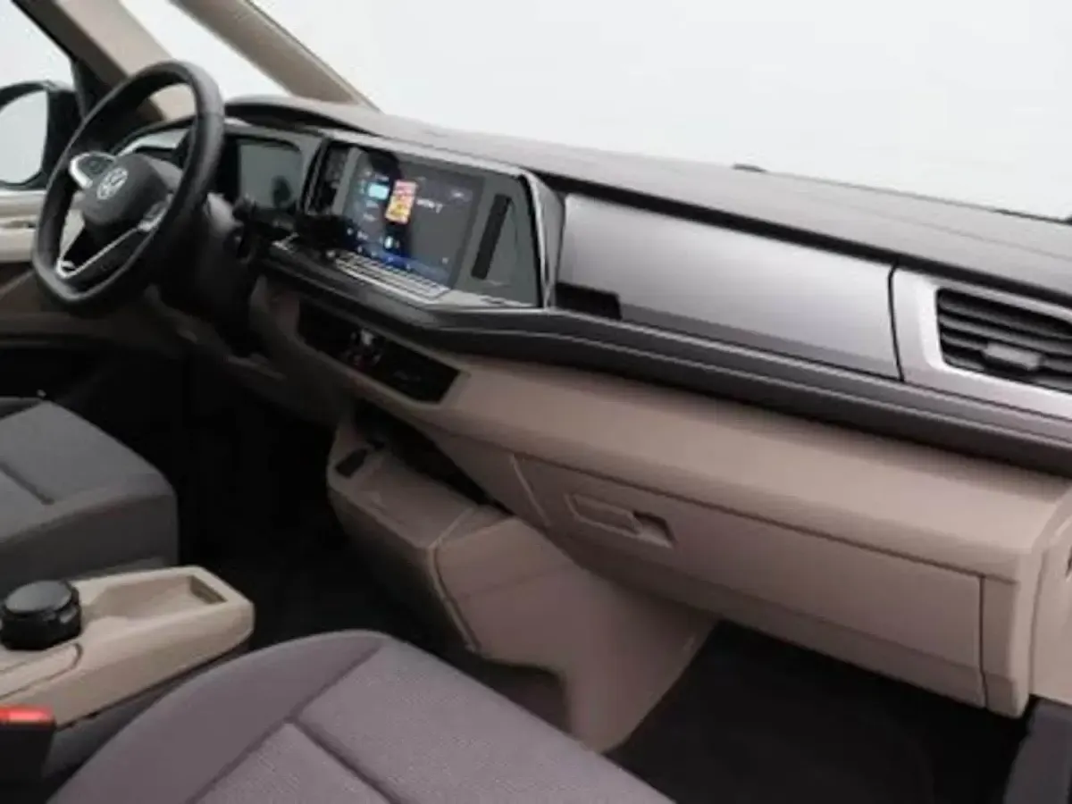 Second-hand VW Multivan Basis 150 CP (110 kW) 2024 Monovolum