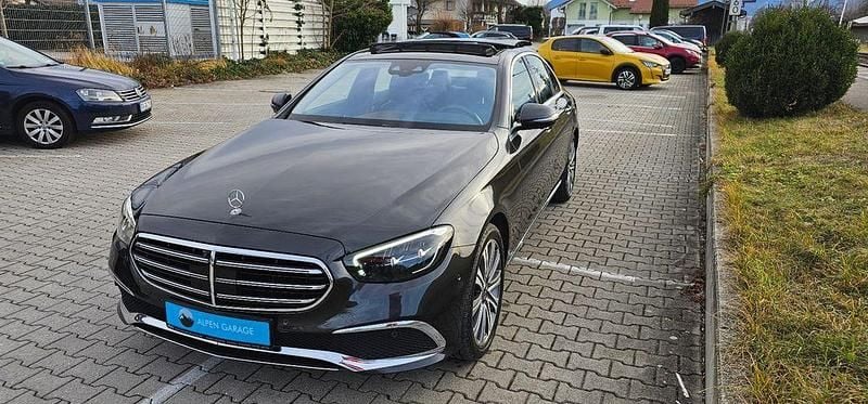 Grün Gebraucht 2021 Mercedes E400 Limousine | 44.444 € (Etwas zu teuer) - Bild 1/4
