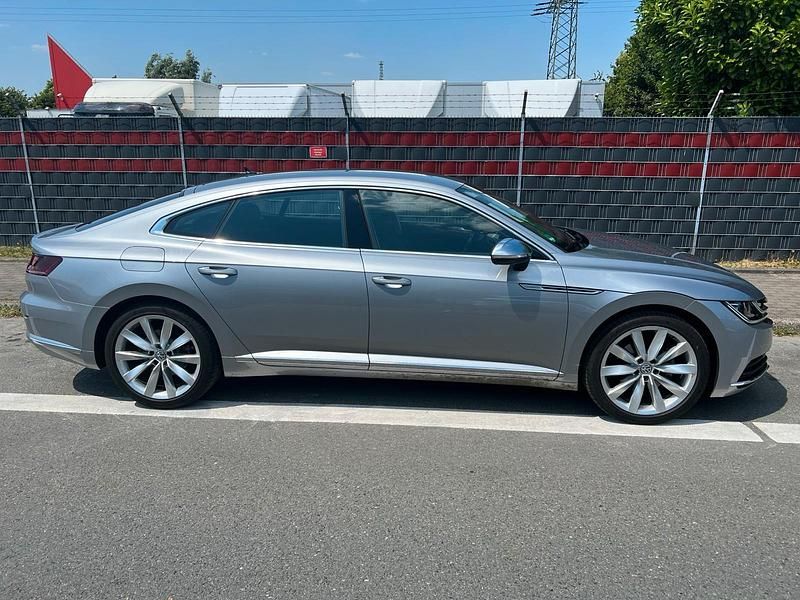 Gebraucht VW Arteon Elegance 150 PS (110 kW) 2019 Silber Kleinwagen