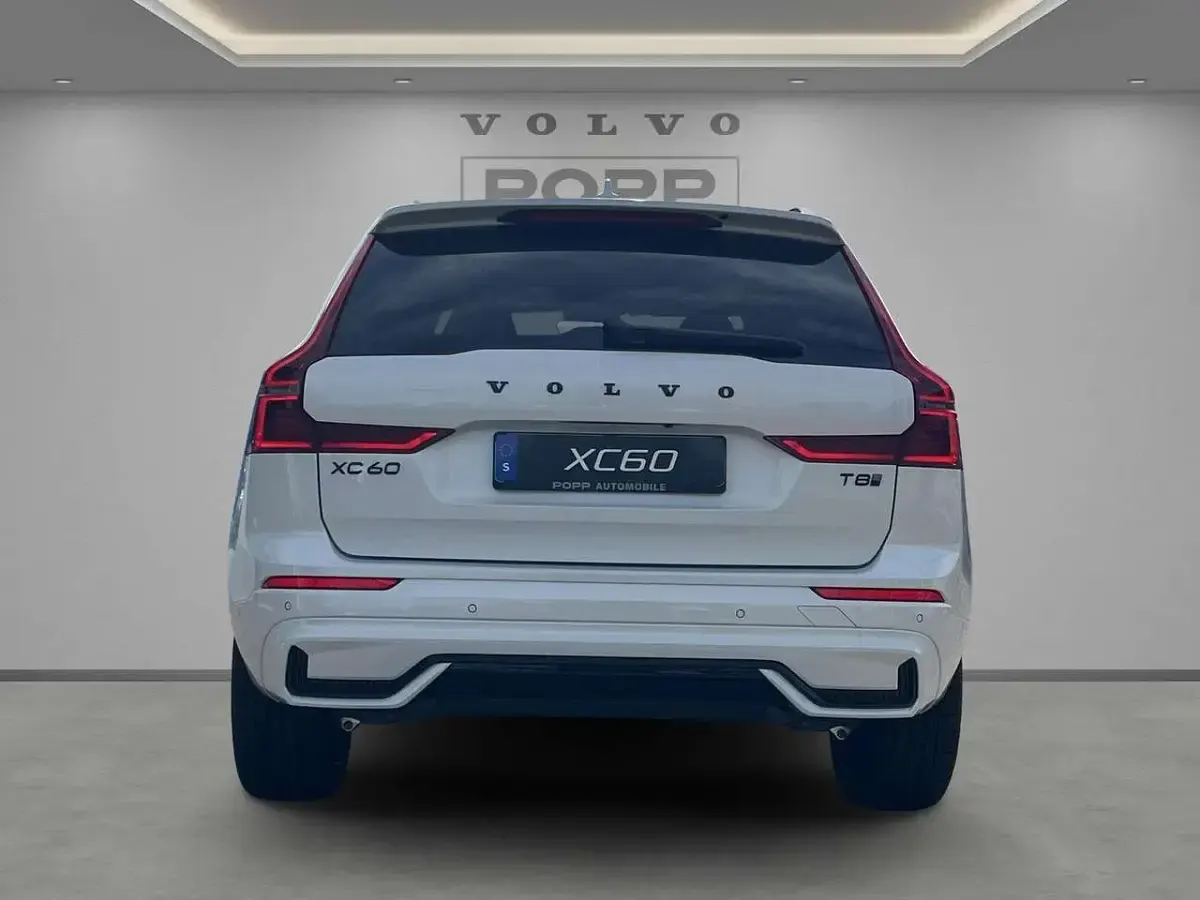 Neu Volvo XC60 Plus 455 PS (334 kW) 2025 Crystal white SUV