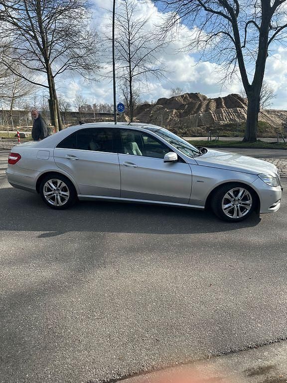 Gebraucht Mercedes E220 Avantgarde 170 PS (125 kW) 2011 Silber Limousine