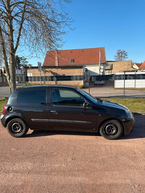 Gebraucht Renault Clio II LIMITED 98 PS (72 kW) 2003 Schwarz Kleinwagen