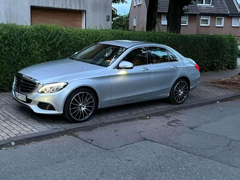 Silber Gebraucht 2014 Mercedes C250 Limousine | 21.990 € (Etwas zu teuer) - Bild 1/4