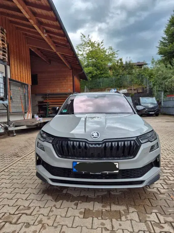 Gebraucht Skoda Karoq SportLine 190 PS (139 kW) 2022 Grau SUV