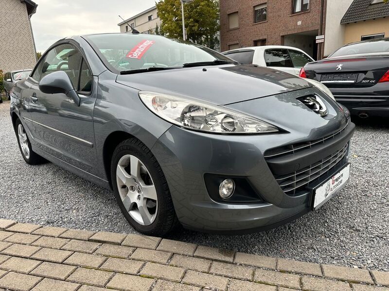 Grau Gebraucht 2011 Peugeot 207 CC Premium Cabrio | 3.950 € (Fairer Preis) - Bild 1/4