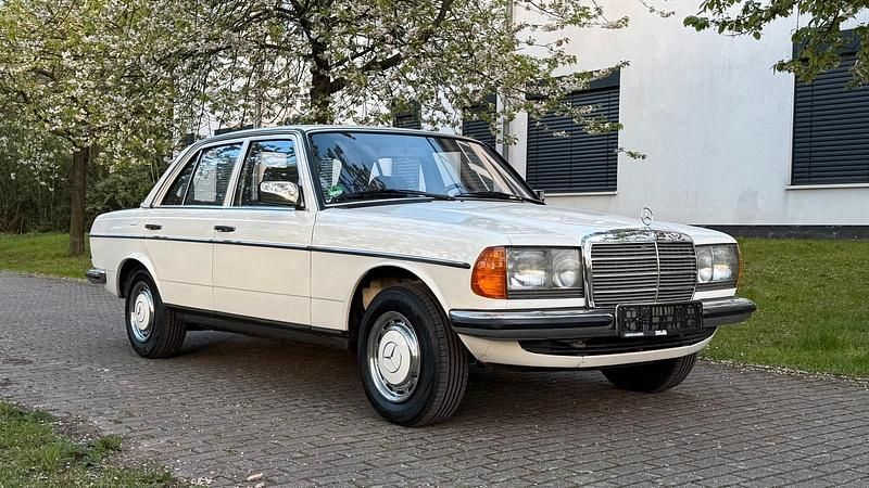 Gebraucht Mercedes E280 1983 Grün Limousine