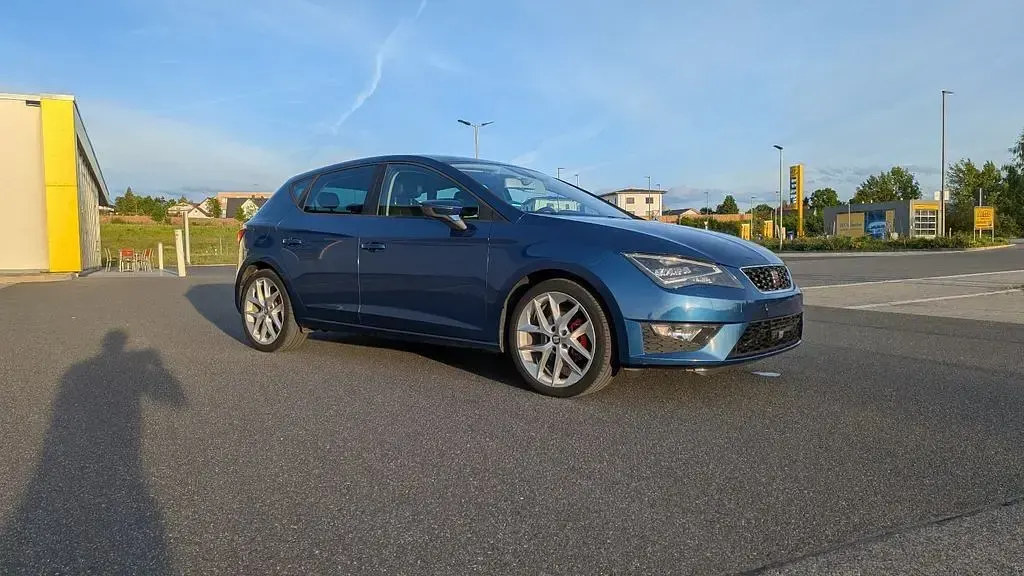Gebraucht Seat Leon FR 140 PS (102 kW) 2014 Blau Limousine