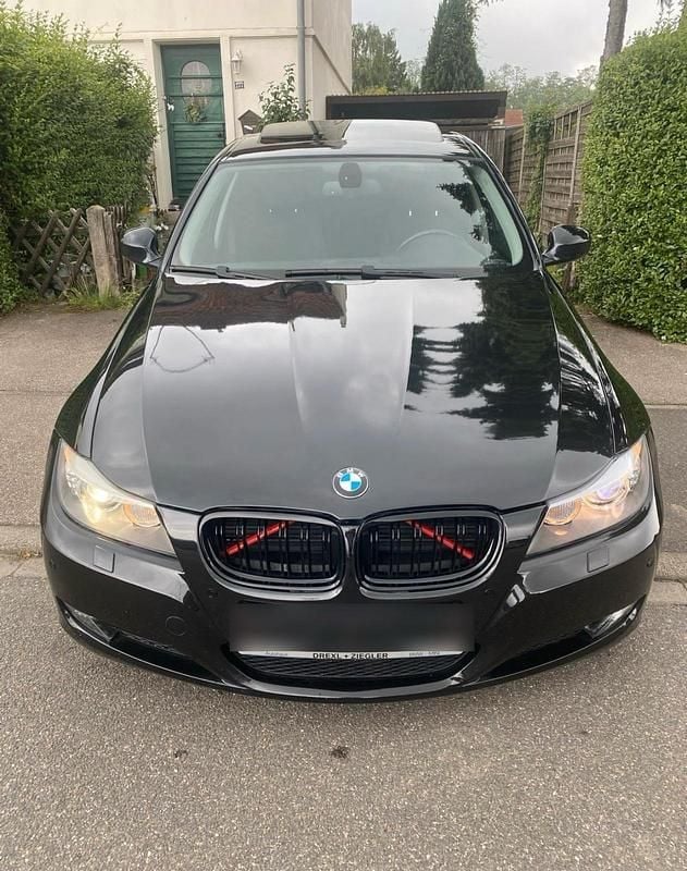Gebraucht BMW 320 170 PS (125 kW) 2009 Schwarz Limousine