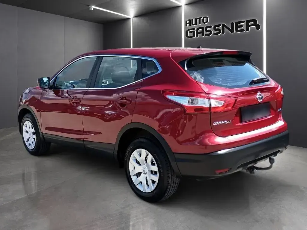 Gebraucht Nissan Qashqai 110 PS (80 kW) 2015 Rot SUV