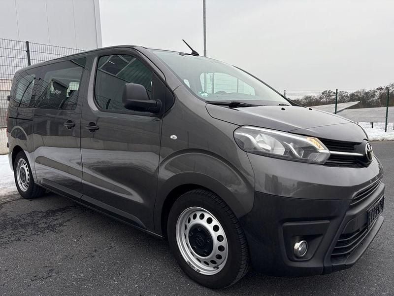 Gebraucht Toyota Proace Comfort 120 PS (88 kW) 2022 Grau Van / Kleinbus