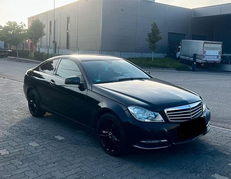 Schwarz Gebraucht 2012 Mercedes C180 Coupé | 5.999 € (Superpreis) - Bild 1/4