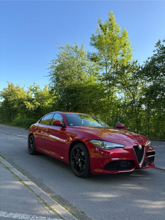 Rot Gebraucht 2018 Alfa Romeo Giulia Veloce Limousine | 22.999 € (Guter Preis) - Bild 1/4