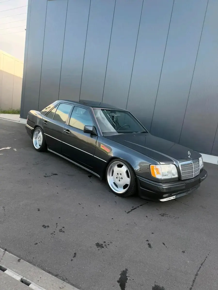 Gebraucht Mercedes E220 AMG 150 PS (110 kW) 1994 Grau Limousine